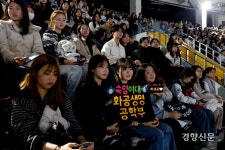 “새내기들 환영해요~” 숙명여대 입학식 [정동길 옆 사진관]