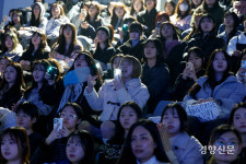 “새내기들 환영해요~” 숙명여대 입학식 [정동길 옆 사진관]