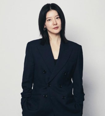 이영애, ‘헤다 가블러’로 32년만에 연극 무대 복귀