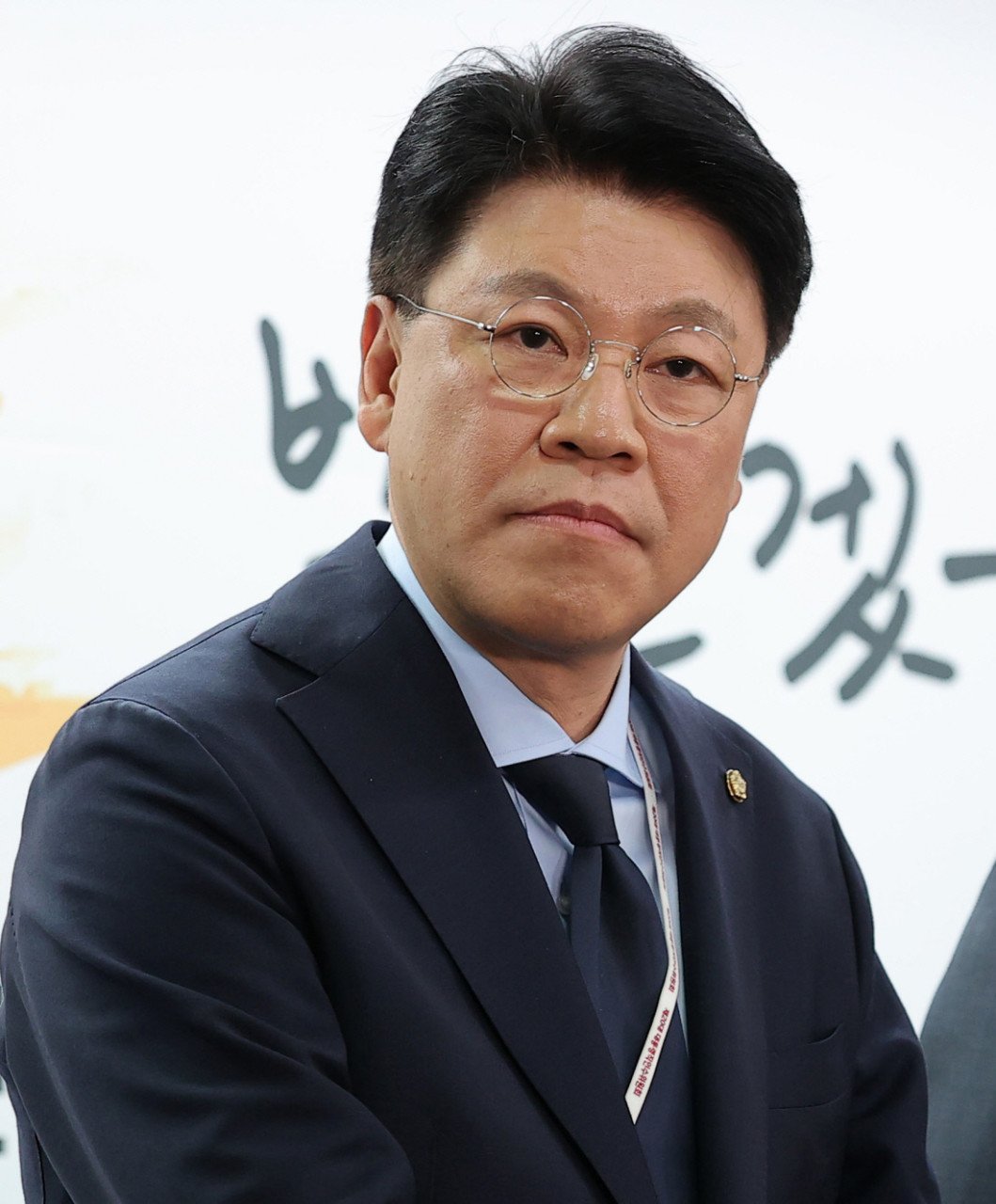 장제원 의원 성폭행 혐의 경찰 수사 중 숨진 채 발견...애도와 높아진 관심