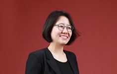 너무 빨리 커버린 이들을 위한 생일파티…‘느리게 가는 마음’[책과삶]