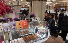 백화점에 들어간 편의점…CU, ‘디저트 팝업존’ 첫 오픈