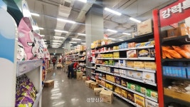 [르포]물건 채우는데도 휑···홈플러스에 ‘물린’ 사람들 “정상화한다니 믿어봐야죠. 설마 배신할까요”