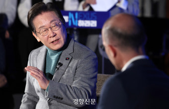 이재명, 하라리와 AI 대담 “국부펀드 주장하니 ‘공산주의’ 비난받아···어떻게 생각하나”