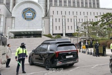 [속보]윤석열 “몇 시간 사건이 내란? 법리에 안 맞아”···논리 되풀이