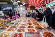 이재명 대통령 남성사계시장 깜짝 방문 [화보]