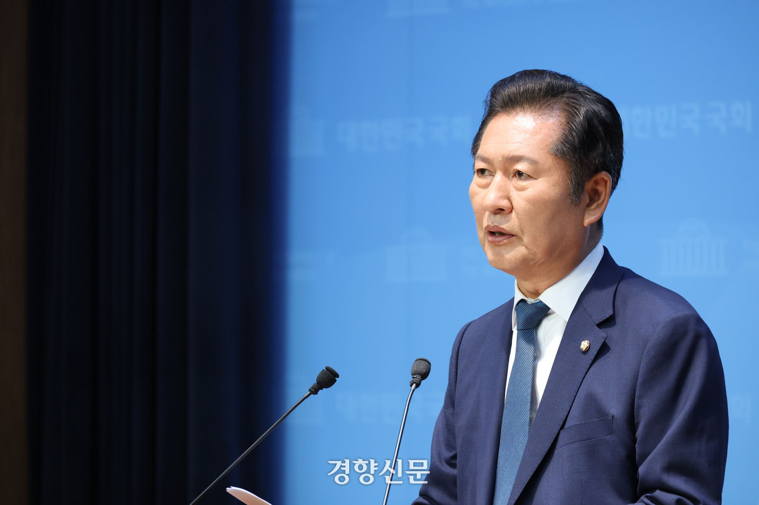 정청래 vs 박찬대, 쓴소리와 당원 소통 강조하는 더불어민주당 대표 경선