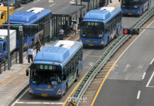 서울시 ‘버스 정시 운행 압박’에 적응 장애까지···고법 “산재 맞다”