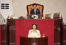 ‘비례 승계’ 손솔, 의원 선서하며 “이준석 징계해달라···혐오는 더 멀리 퍼져”