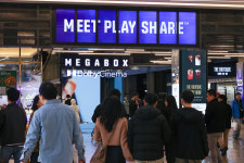 “티켓값 더 오르나”···롯데시네마·메가박스 합병 논의에 폐점·독과점 등 우려