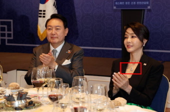 “모조품이고 잃어버렸다”던 김건희 목걸이, 오빠 장모 집에서 나왔다···특검팀서 실물 확보