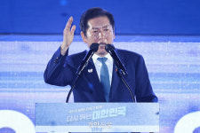 정청래 “윤석열, 담요에 돌돌 말아 나오면 돼···내란 세력과는 악수 않겠다”