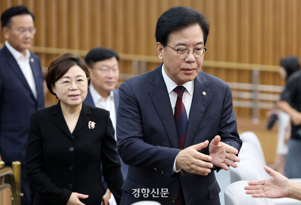 정청래-송언석 논란, 악수 거절과 대화 거부로 충돌 위기 부각