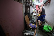 우산이 무용지물, 폭우 내린 수도권 [현장 화보]