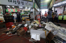 우산이 무용지물, 폭우 내린 수도권 [현장 화보]