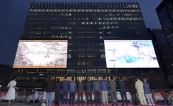 한국판 타임스퀘어 광화문에 불 밝혔다[서울25]