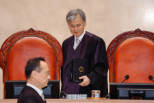 조희대 입장문에도 가라앉지 않는 사퇴론···‘수개월 침묵’ 법원이 일 키웠다[뉴스분석]