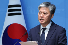 ‘진실공방’으로 흘러가는 지귀연 접대 의혹···공수처는 뭐하나