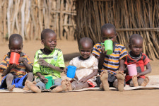[특집] 세이브더칠드런, 영양실조 시달리는 아프리카에 염소 보내기…생명 살리는 ‘버팀목’