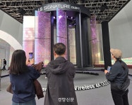 “전자제품 관심 많은 아들과 함께”…K-테크 쇼케이스 현장 가보니[경주 APEC]