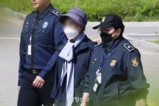 ‘양평 공흥지구 특혜 의혹’ 관련 김건희 모친 측근 특검 출석···“공흥지구 관여 안해”