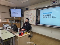 청소함으로 막힌 화장실, 의자 일체형 식탁···우리 학교 휠체어로 못 가는 곳은?