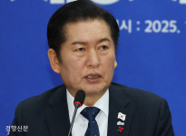 ‘정청래 비토’에 1인1표제 보류…공천룰만 재추진하며 리더십 위기 수습