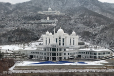 한학자 금고 속 ‘뭉칫돈’ 논란에도 압수 안 한 경찰, 왜?