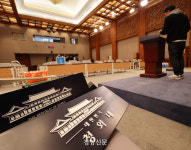 주술과 망상의 ‘용산 시대’ 가고, 상식과 소통의 ‘청와대 시대’ 열린다 [신문 1면 사진들]