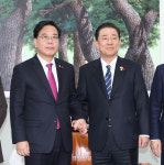 주술과 망상의 ‘용산 시대’ 가고, 상식과 소통의 ‘청와대 시대’ 열린다 [신문 1면 사진들]