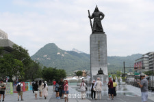 겨울 지나 봄 향하는 광화문광장…광장의 사계 [정동길 옆 사진관]