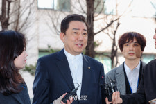 ‘13개 의혹’ 중 김병기 차남으로 수사력 모으는 경찰…신병확보 가능할까