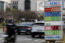 ‘2000원대 휘발유 대란’ 폭풍전야…오를 일밖에 없다