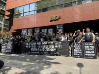 CU 본사 앞 분향소 설치한 노동자들…“영정 앞에 무릎 꿇고 사과하라”