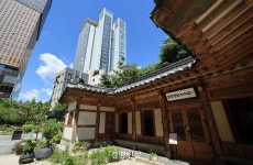 광화문 빌딩 숲 속 작은 녹지, 청진공원 새단장 [정동길 옆 사진관]