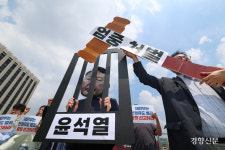 윤석열 ‘내란 우두머리’ 2심 한달 만에 재개…특검 “노상원 수첩 인정하고 사형 선고해야”