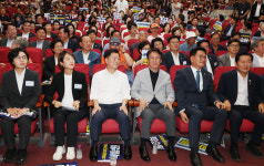 김민석 “반드시 당대표 바꿔야” 정청래 “때리면 맞겠다…살살 해달라”