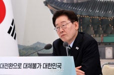유시민 발언에 입 연 청와대 “이 대통령 수사·기소 분리, 한 번도 흔들린 적 없다”