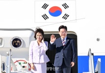 7박11일 순방 마치고 돌아오는 이 대통령, ①연임 개헌 ②부동산·증시 ③검찰개혁 논란 입장 밝힐까
