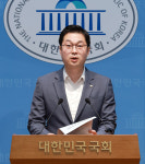 “내밀한 검찰 수사자료 공개는 중대한 범죄”…여, 한동훈 고발 등 ‘메신저 때리기’로 반격