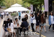 [렌즈로 본 세상]덕수궁 돌담길 신풍속도