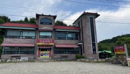 [시네프리뷰]귀신-흉가에서 벌어지는 인간군상의 소동극