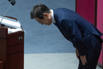 ‘친명팬덤’은 왜 민주연구원장 퇴진을 원할까