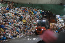 시민에 감춰진 쓰레기장…노동자 안전과 고용 방치