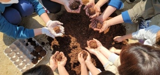 성미산마을 30년…자연서 편견 없이 자란 게 ‘좋은 어른’ 될 자산됐다