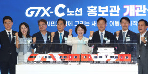‘재정 비상’ 선포한 추미애, 12억 관사에 7700만원 새 관용차 논란