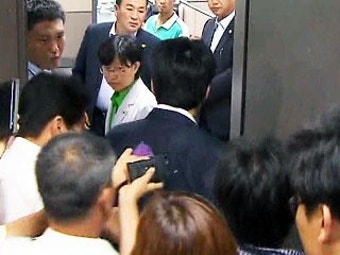 이석기 의원실 압수수색 재개...또 진통