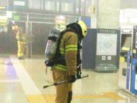 서울 잠실나루역 불...지하철 무정차 통과