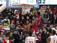 덩크, 덩크, 덩크...LG 3연패 탈출