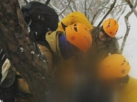 눈길 등산로 부상 사고 잇따라
